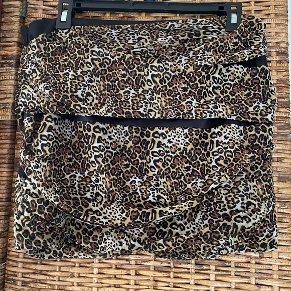 BEBE  Women’s Silky Skirt. - Picture 2 of 4